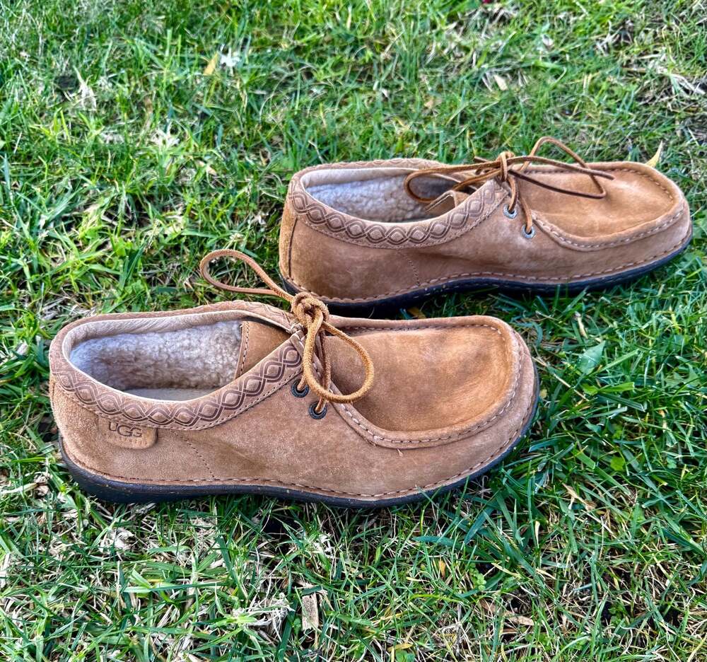UGG - Picture 3 of 8